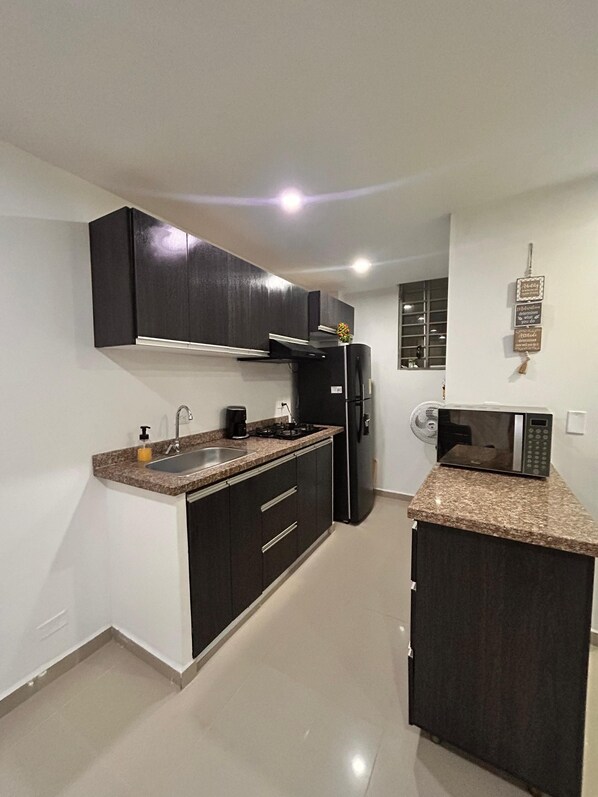 Fridge, microwave, stovetop, cookware/dishes/utensils