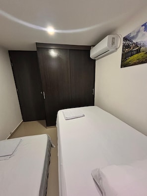 2 عدّة غرف نوم وواي فاي وملاءات أسرّة