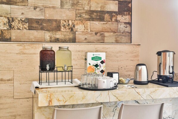 Apartment, 1 Bedroom, Balcony, City View | Dining