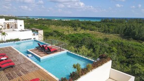 Departamento, 1 habitación, balcón, vista a la ciudad | Alberca | Alberca al aire libre 