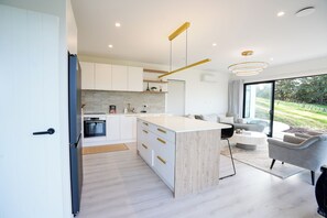 遮光布/窗簾、熨斗/熨衣板、免費無線上網