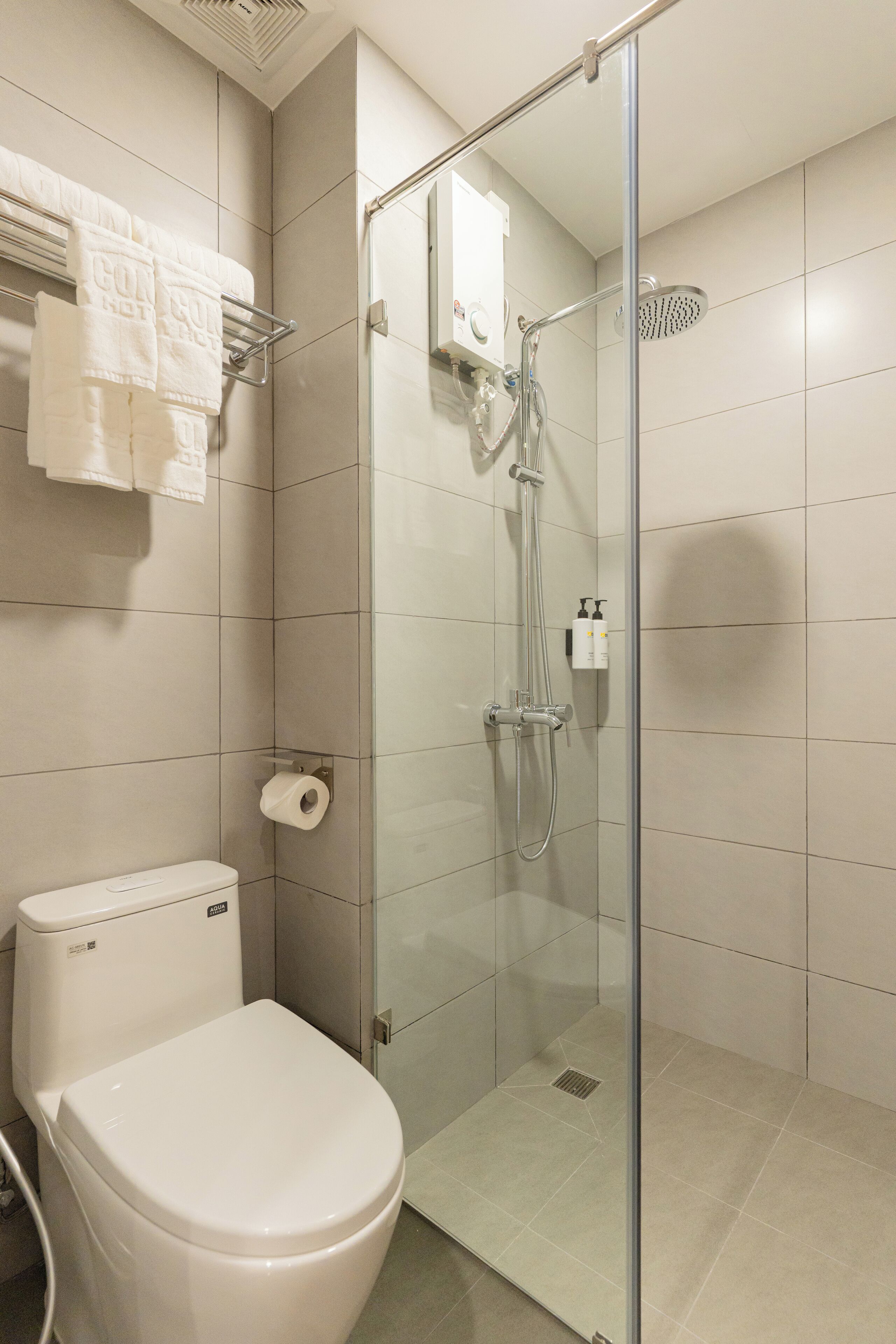 Ducha, cabezal de ducha tipo lluvia, artículos de tocador gratuitos