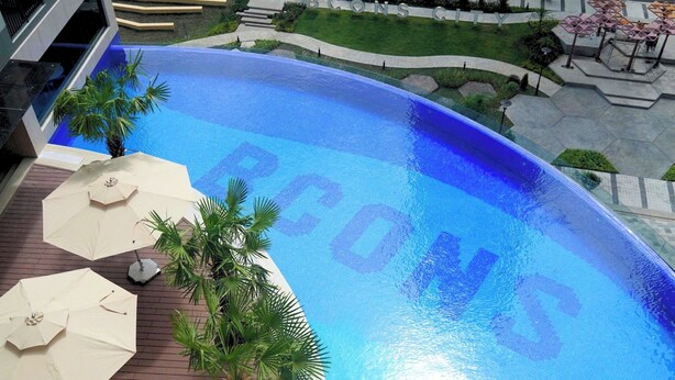 Outdoor pool, open 6:00 AM to 8:00 PM, pool umbrellas - Bcons City Hotel (Ho Chi Minh City)