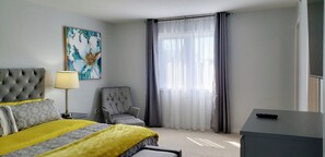 3 chambres, fer et planche à repasser, lit parapluie, Wi-Fi gratuit