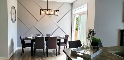 In style 3 Bdrm house- king bed, Netflix, 2 parking