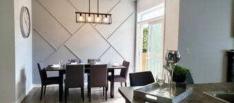 In style 3 Bdrm house- king bed, Netflix, 2 parking