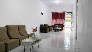 Quarto casal básico | Área de estar