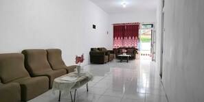 Basic Double Room | Living area