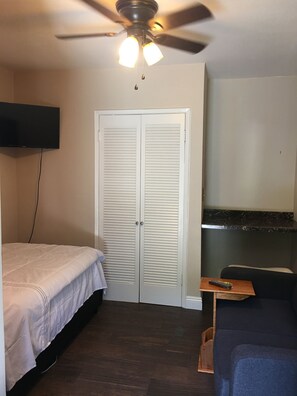 1 室のベッドルーム、WiFi、ベッドシーツ