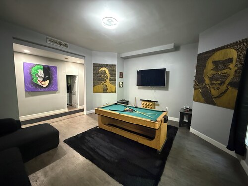 Spacious 2BR Suite + Pool Table I
Patio + Private
