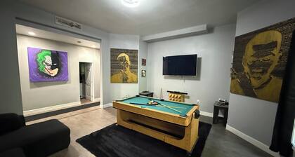 Spacious 2BR Suite + Pool Table I
Patio + Private