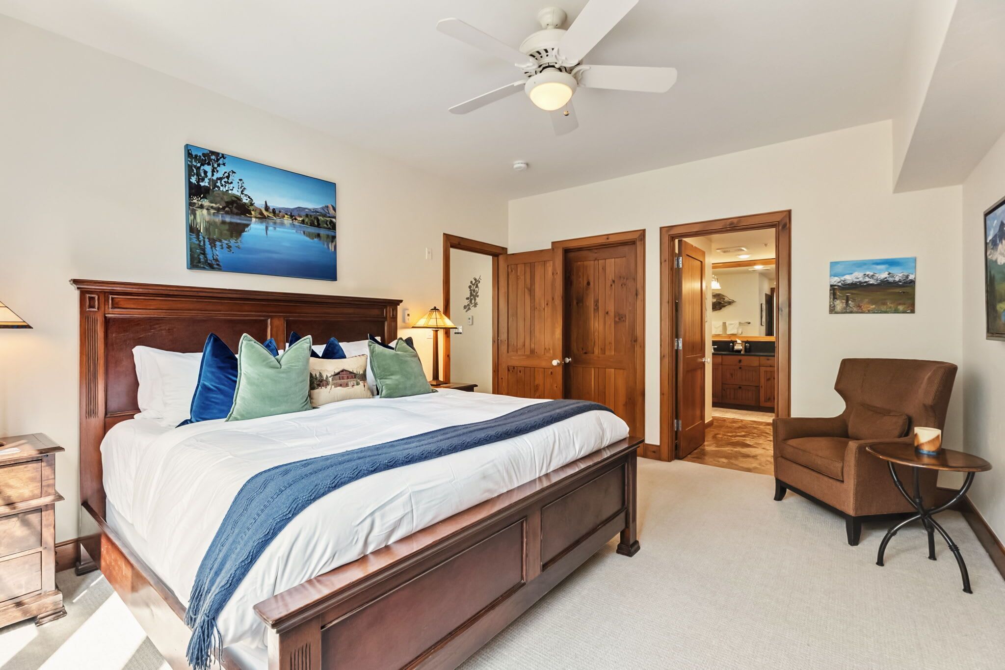 3 habitaciones, escritorio, tabla de planchar con plancha y wifi 