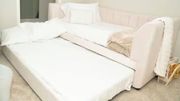 3 habitaciones, escritorio, tabla de planchar con plancha y wifi gratis