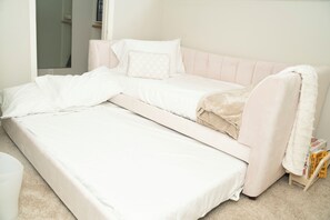 3 bedrooms, desk, iron/ironing board, free WiFi