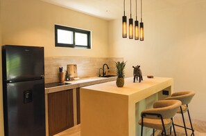 Fridge, stovetop, coffee/tea maker, electric kettle