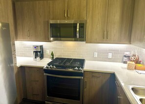 Micro-ondes, four, plaque de cuisson, lave-vaisselle