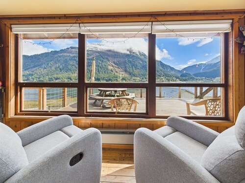 Juneau’s Ultimate Gathering Place 7BR, Ocean Views