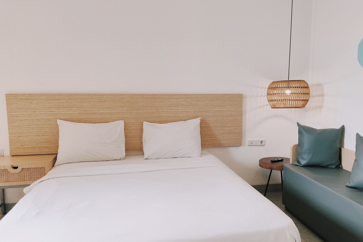 Classic Studio | Desk, WiFi (free), bed sheets