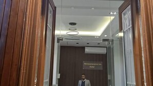 An elevator entrance with a sign for Newpanorama Inn Hotel. - New Panorama Inn (Cairo)