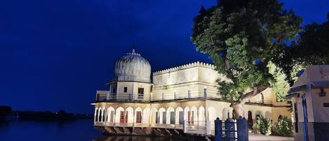 Enceinte de lâhĂ©bergement