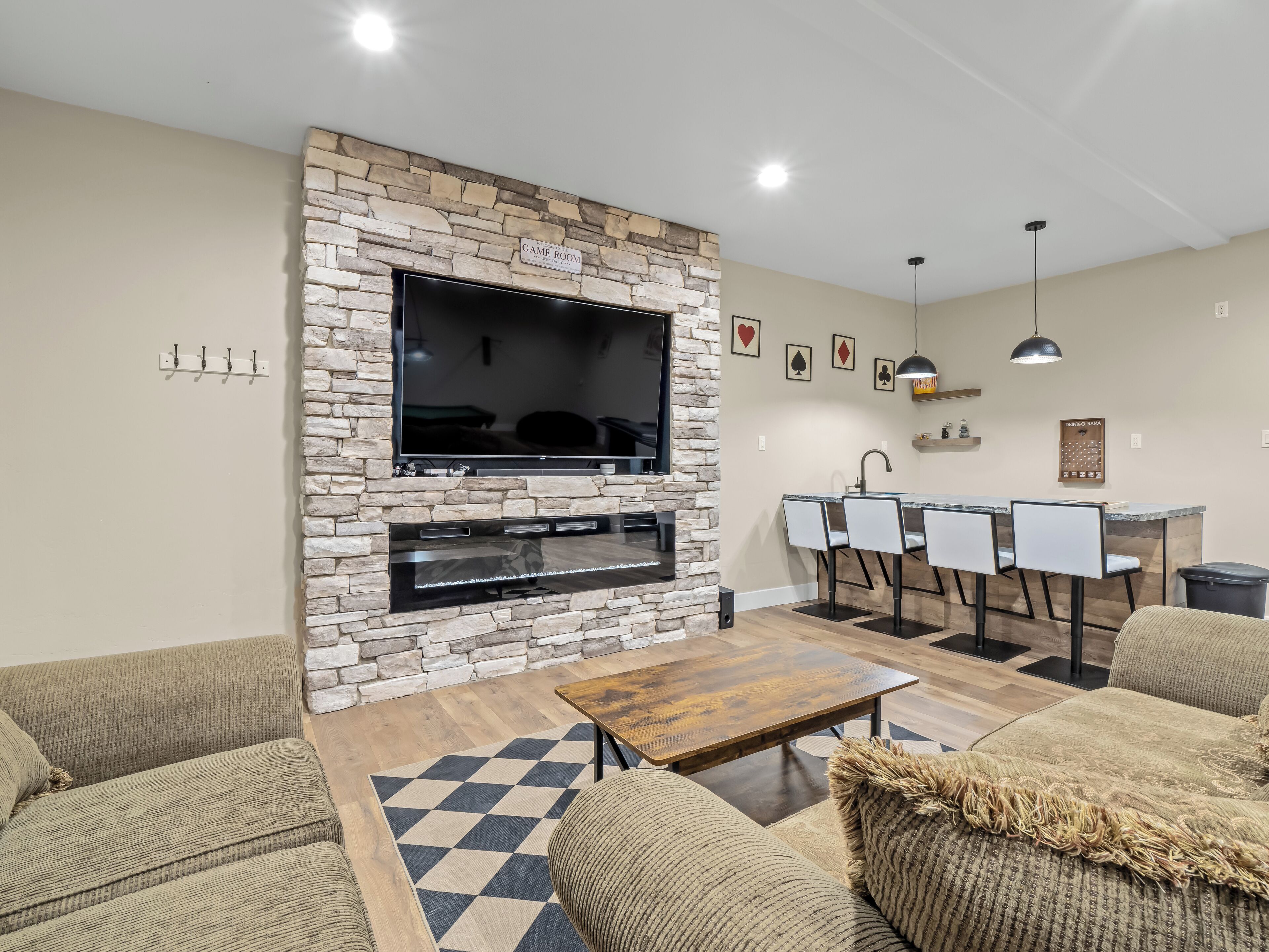 9 Acre Mountain Escape With Hot Tub, Game Room, Fire Pit, Bbq - North Fork, CA