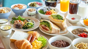 朝食 (ビュッフェ)、毎日提供 (有料)