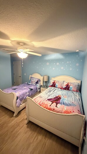 8 عدّة غرف نوم ومكواة/لوح كي وواي فاي مجانًا وملاءات أسرّة