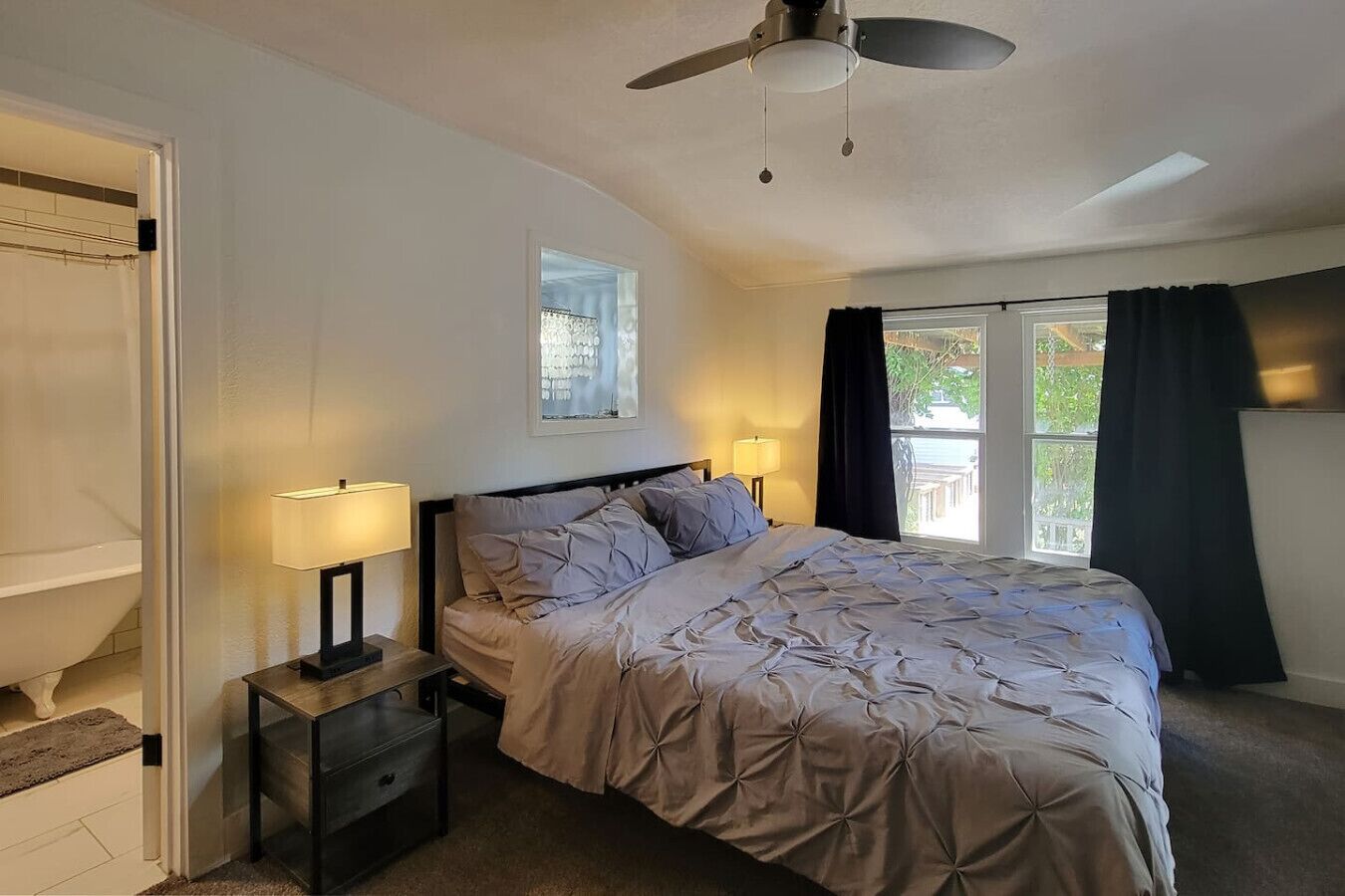 Desk, iron/ironing board, travel cot, WiFi
