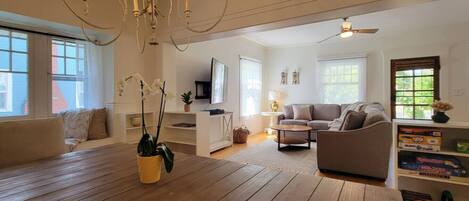 Televisión y chimenea