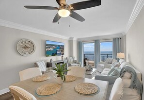 Signature Condo, 2 Bedrooms, Balcony, Ocean View | In-room dining