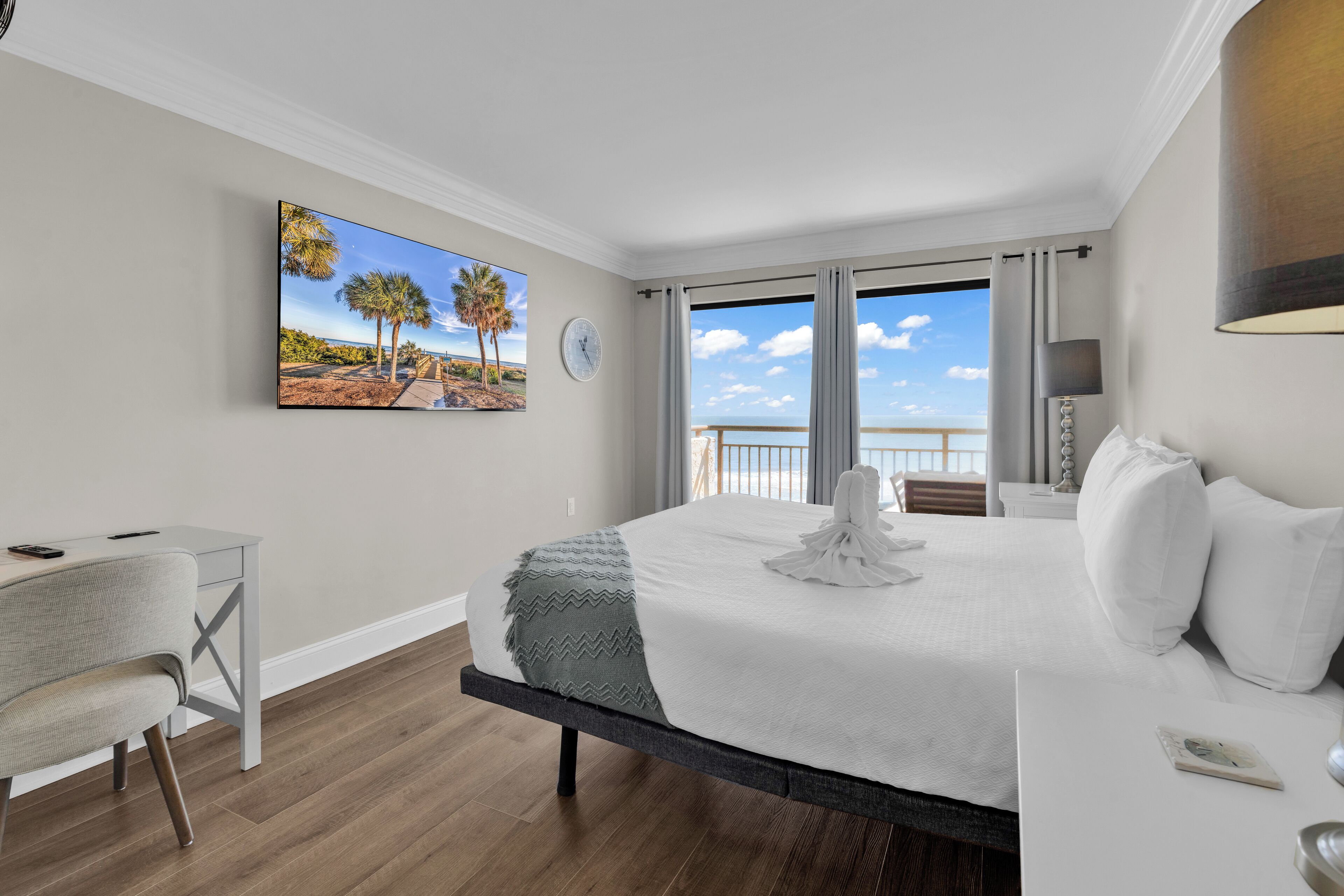 Bloc d'apartaments destacat, 2 dormitoris, balcó, vistes a l'oceà | Decoració individual, mobiliari individual i planxa i posts de planxar 