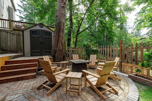 7BR Estate, Mt Hood Skiing Base Camp, Sleeps 16 - Pets, Fire Pit, Indoor Jacuzzi