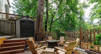 7BR Estate, Mt Hood Skiing Base Camp, Sleeps 16 - Pets, Fire Pit, Indoor Jacuzzi