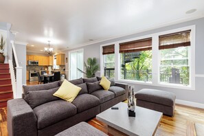 TV, fireplace - 7BR Estate, Mt Hood Skiing Base Camp, Sleeps 16 - Pets, Fire Pit, Indoor Jacuzzi (Gresham)