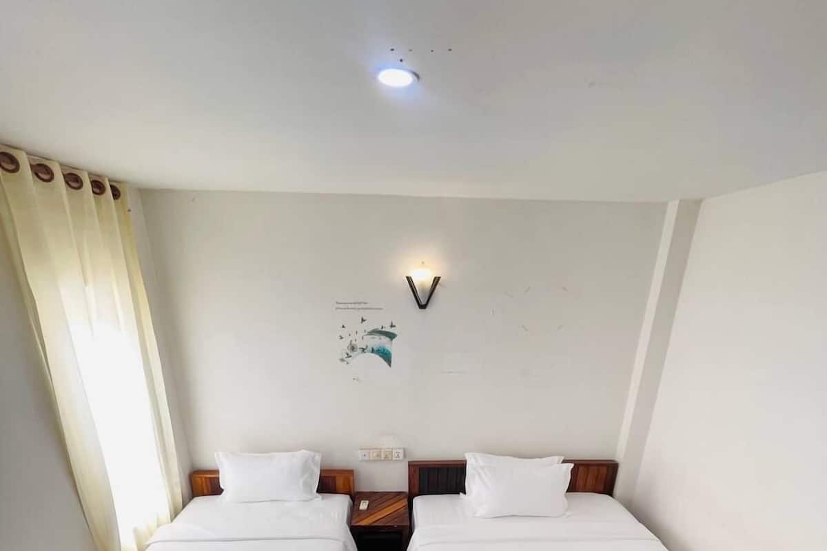 Basic Twin Room, Non Smoking | Desk, free WiFi