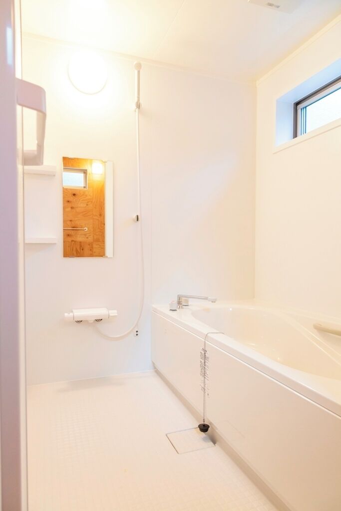 Badezimmer | Kostenlose Toilettenartikel, Haartrockner, Hausschuhe, Bidet