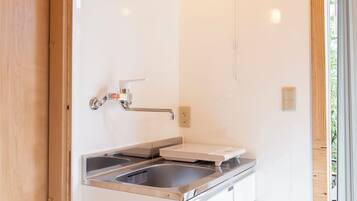 Economy Twin Room | Private kitchen | Fridge, freezer