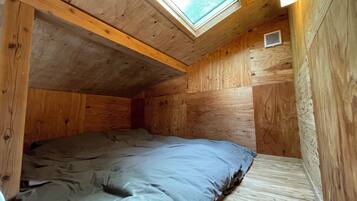 Economy Twin Room | Free WiFi, bed sheets