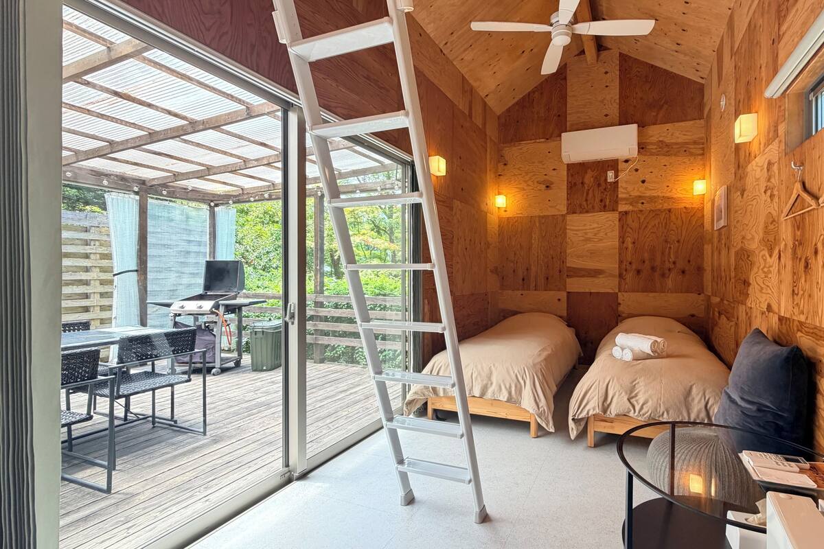 WiFi (free), bed sheets