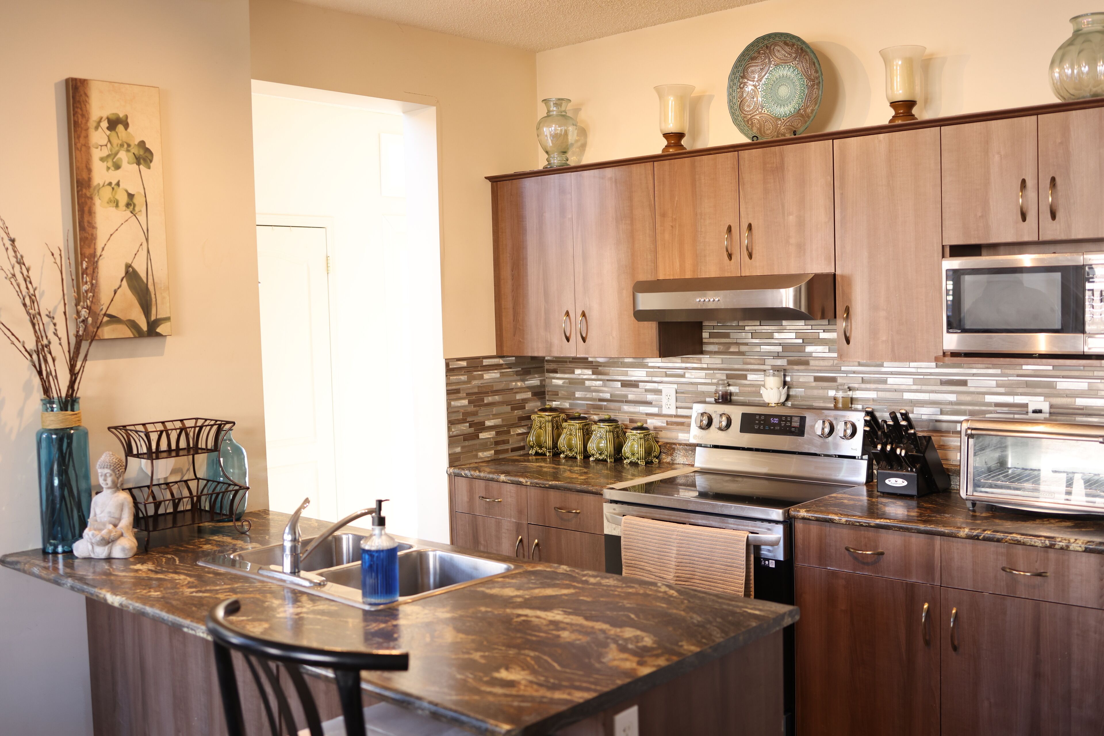 Microondas, horno, parrilla de estufa y lavavajillas 