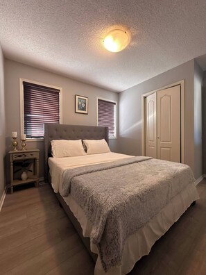 4 chambres, fer et planche à repasser, Wi-Fi, draps fournis