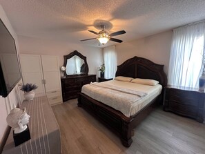 4 habitaciones, tabla de planchar con plancha, wifi y ropa de cama