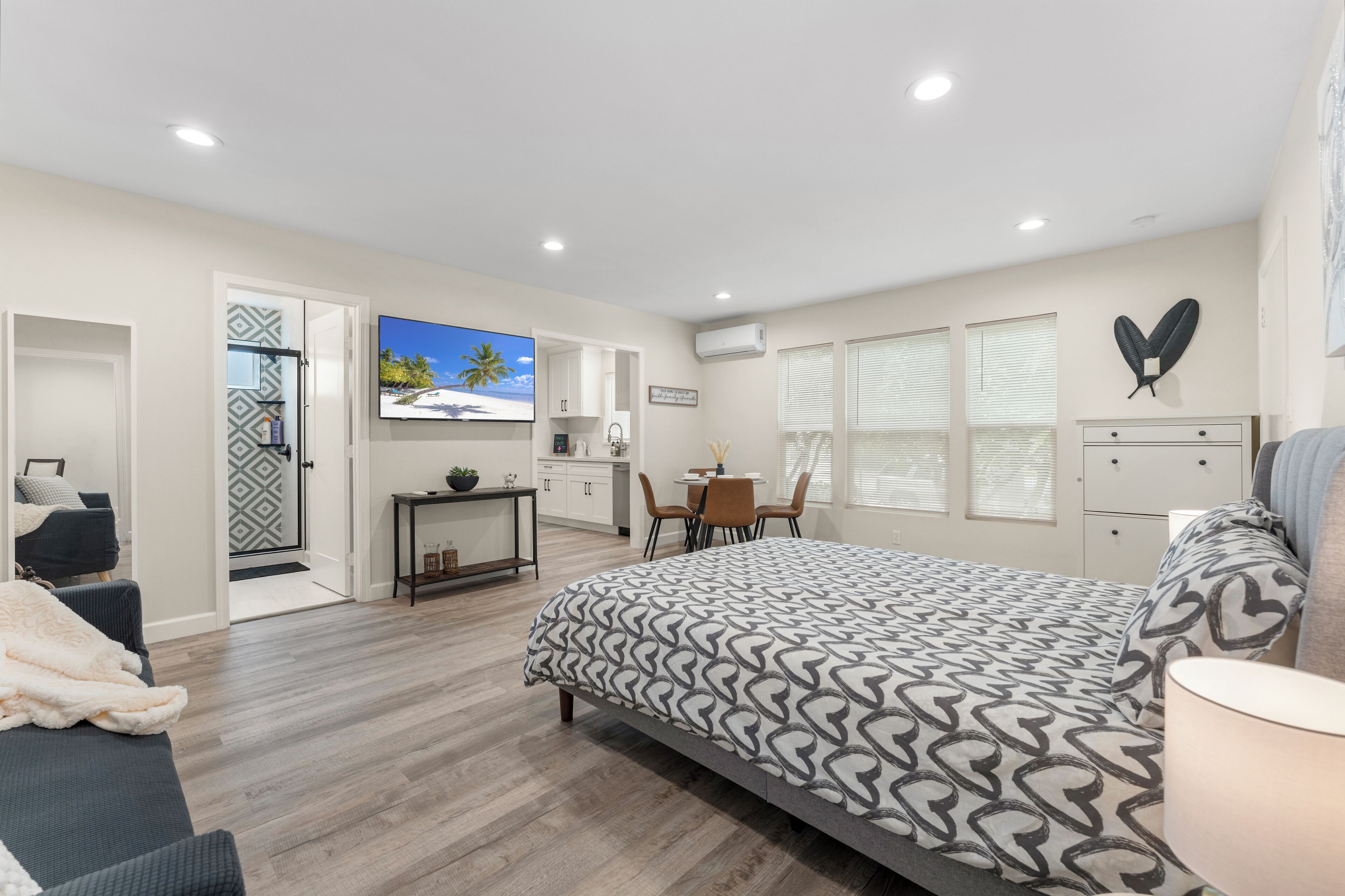 1 dormitorio, escritorio, wifi gratis y ropa de cama