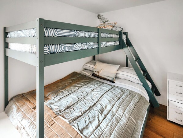 5 bedrooms, free WiFi