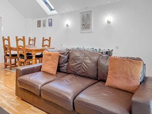 Unclassified image, 5 of 17, button