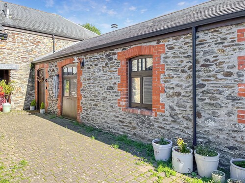 2 bedroom accommodation in Plympton