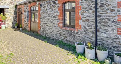 2 bedroom accommodation in Plympton