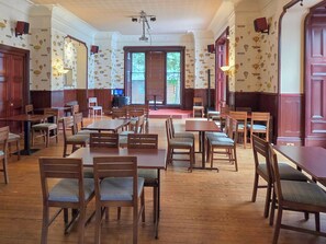 Dining - 2 bedroom accommodation in Birnam (Birnam)