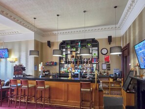 Bar (on property) - 2 bedroom accommodation in Birnam (Birnam)