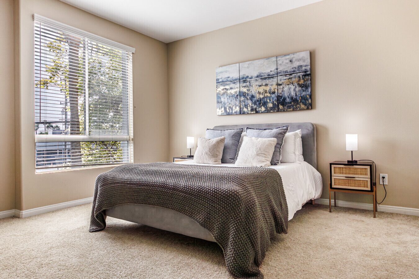 3 habitaciones, escritorio, tabla de planchar con plancha y wifi 